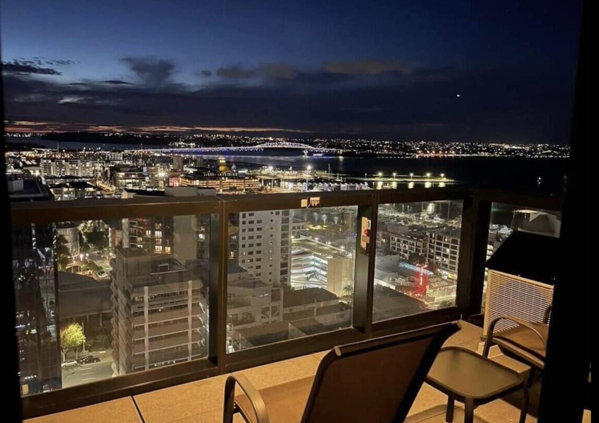 Magnificent Harbour View Skytower View Apartment In Cbd Auckland Exterior photo